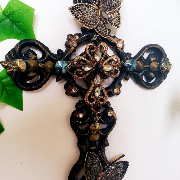 Black and gold wall cross one-of-a-kind wall art - Picture 5 of 7